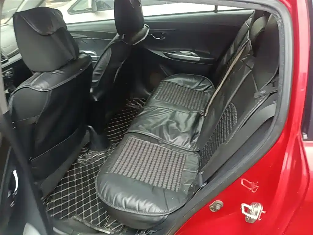 Toyota Yaris L 2015 — фото 17