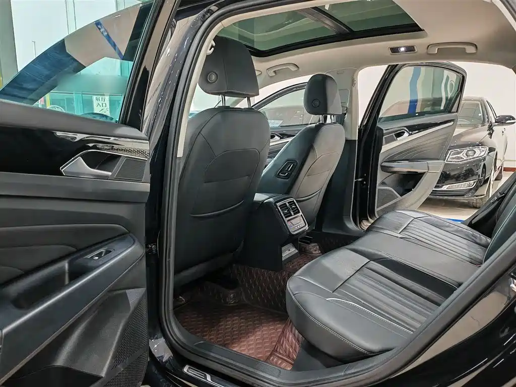 Volkswagen Passat 2023 — фото 10