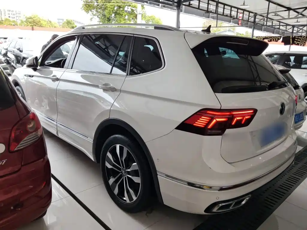 Volkswagen Tiguan L 2021 — фото 23