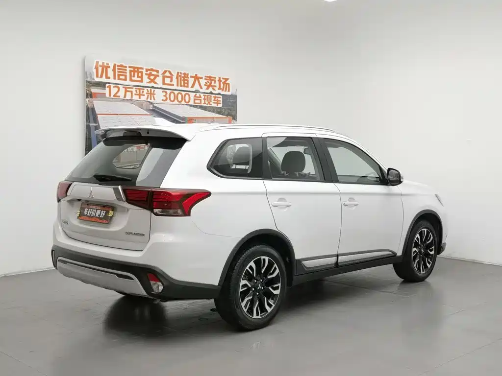 Mitsubishi Outlander 2021 — фото 2