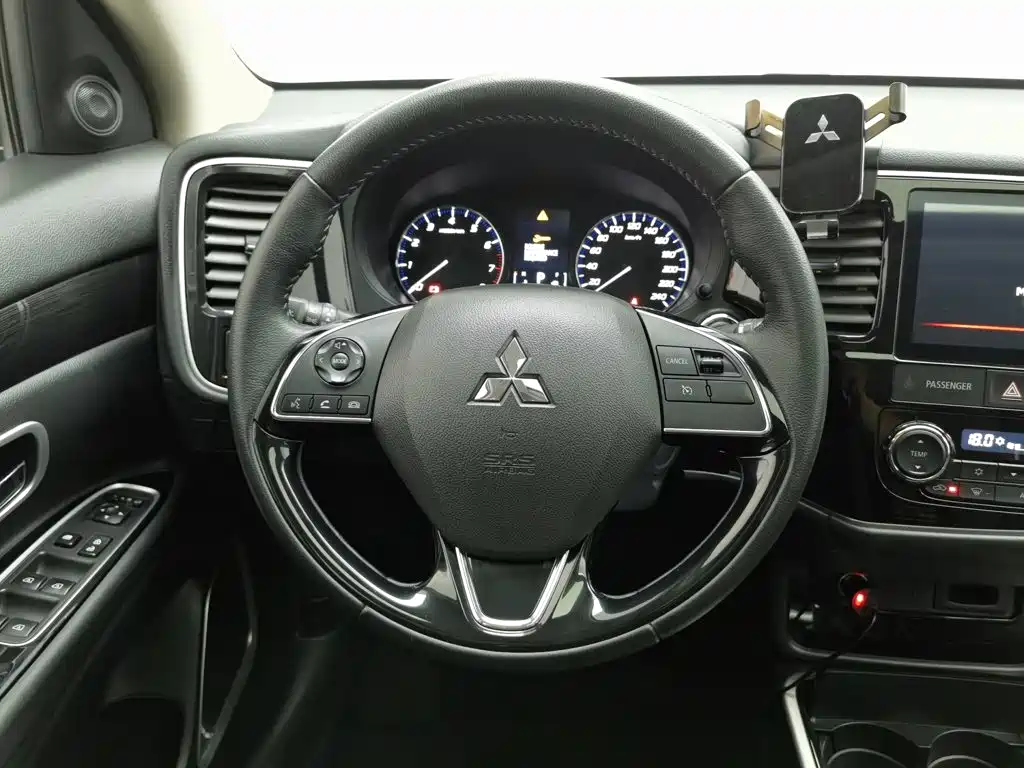 Mitsubishi Outlander 2021 — фото 11