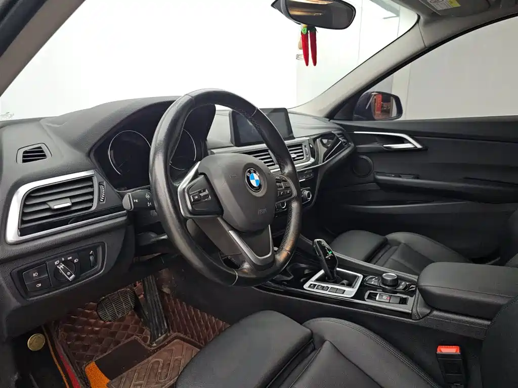 BMW 1 Series 2018 — фото 6