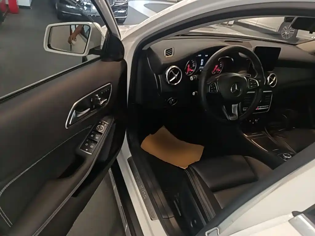 Mercedes-Benz GLA 2017 — фото 15