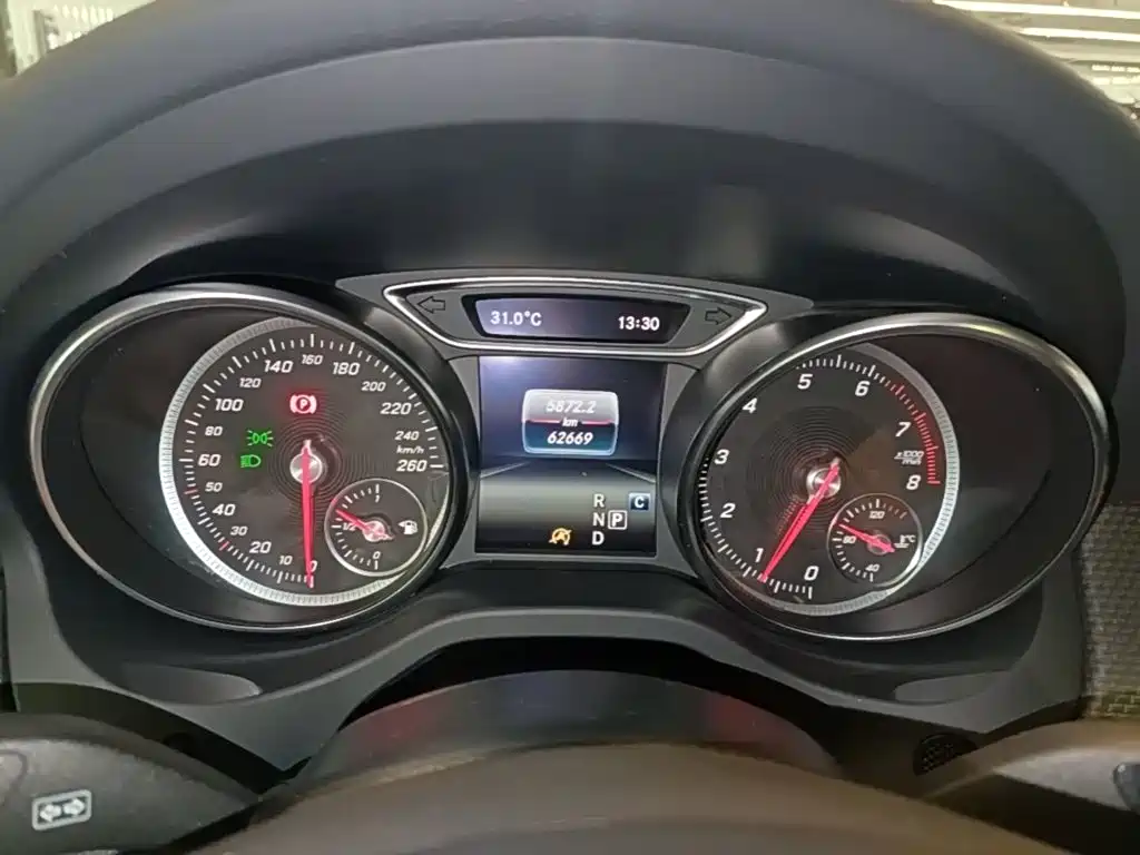 Mercedes-Benz GLA 2017 — фото 11