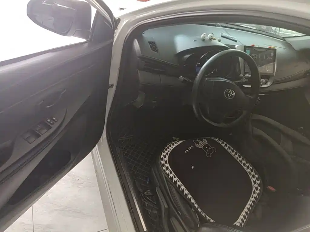 Toyota Yaris L 2017 — фото 16