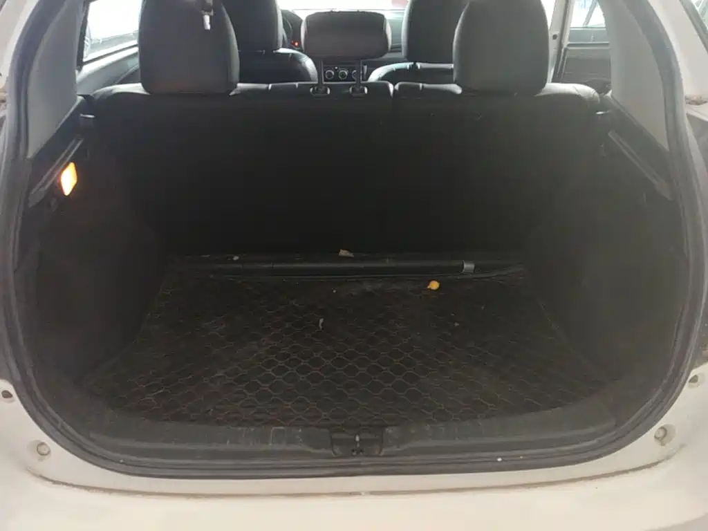 Toyota Yaris L 2017 — фото 19