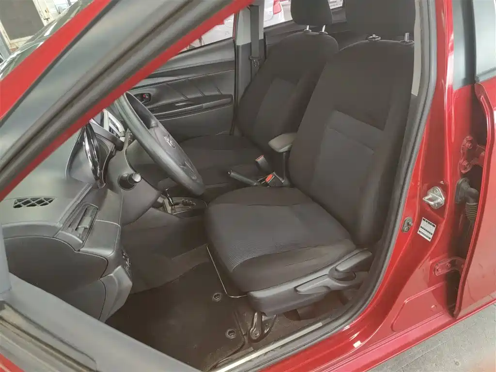 Toyota Yaris L 2018 — фото 11