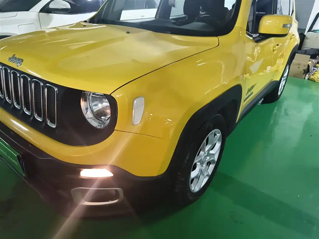 Jeep Renegade 2018 — фото 15