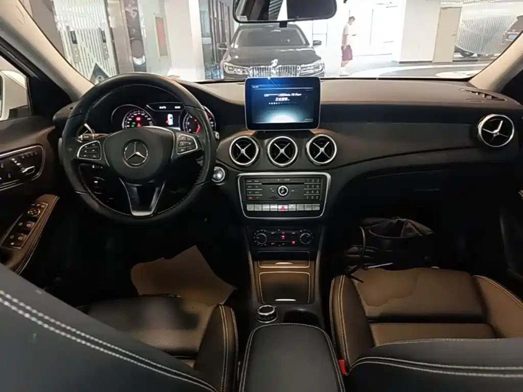 Mercedes-Benz GLA 2017 — фото 9