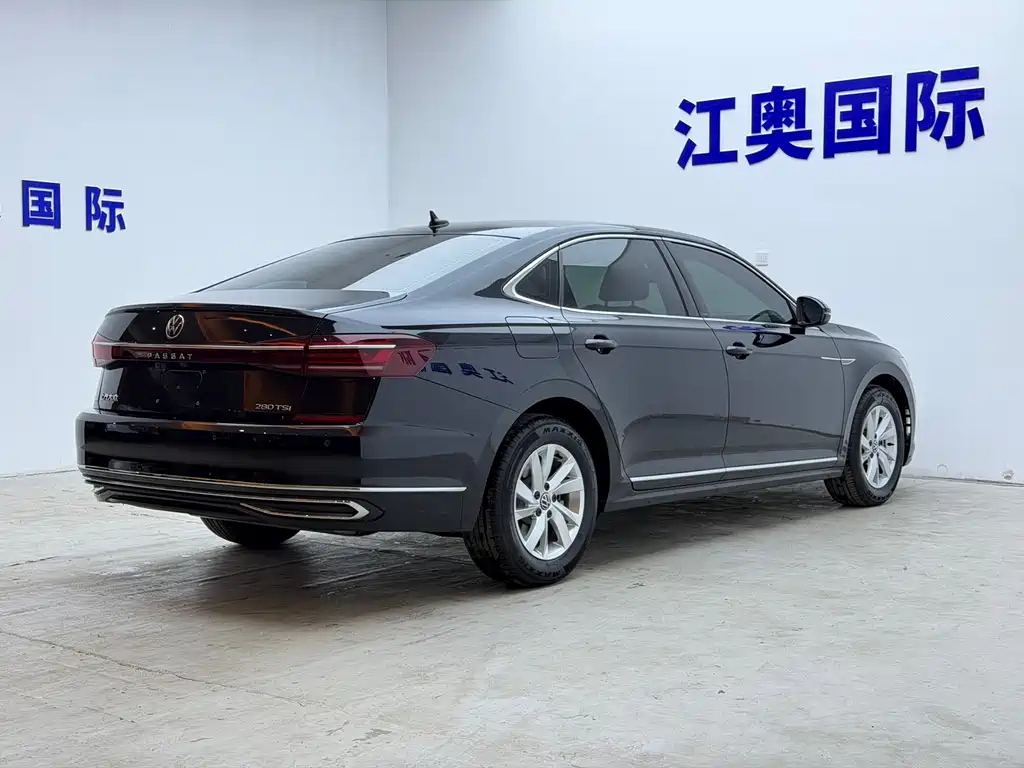 Volkswagen Passat 2023 — фото 19
