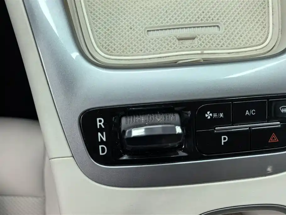 Geely Galaxy Starwish 2025 — фото 16
