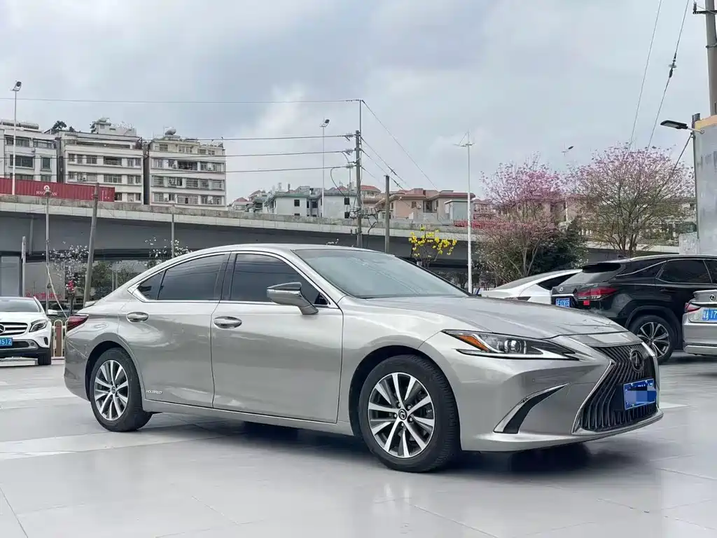 Lexus ES 2020 — фото 3