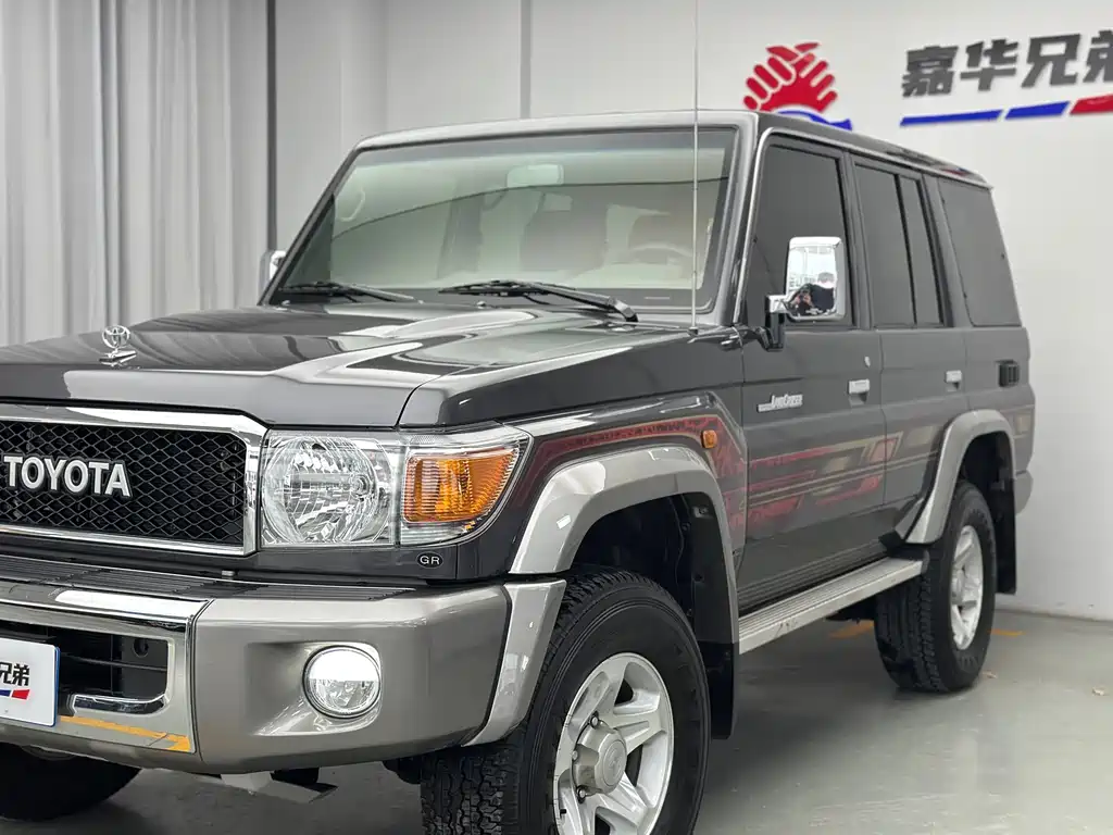 Toyota Land Cruiser 2023 — фото 2