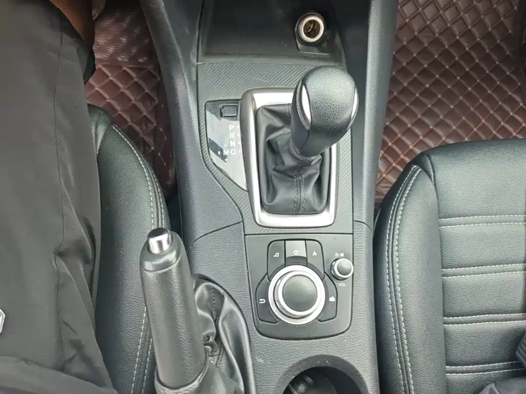 Mazda 3 Axela 2018 — фото 14