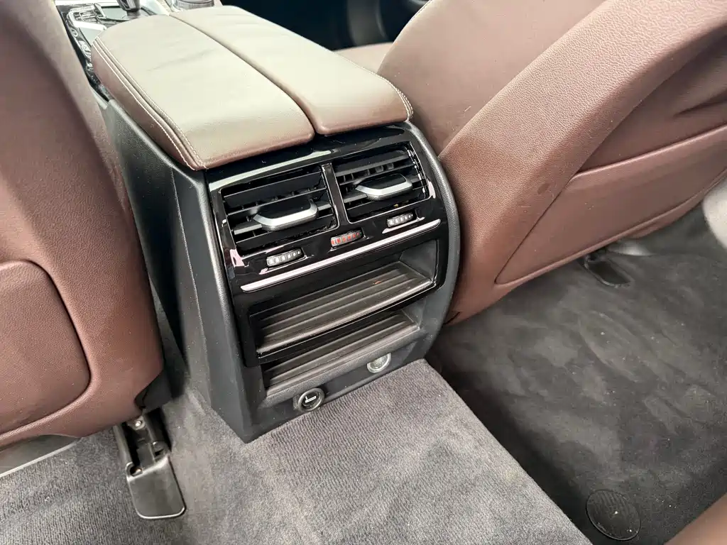 BMW 5 Series 2018 — фото 18