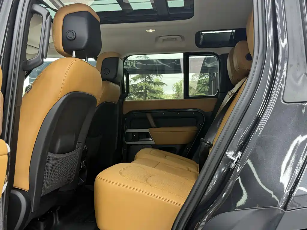 Land Rover Defender 2024 — фото 9