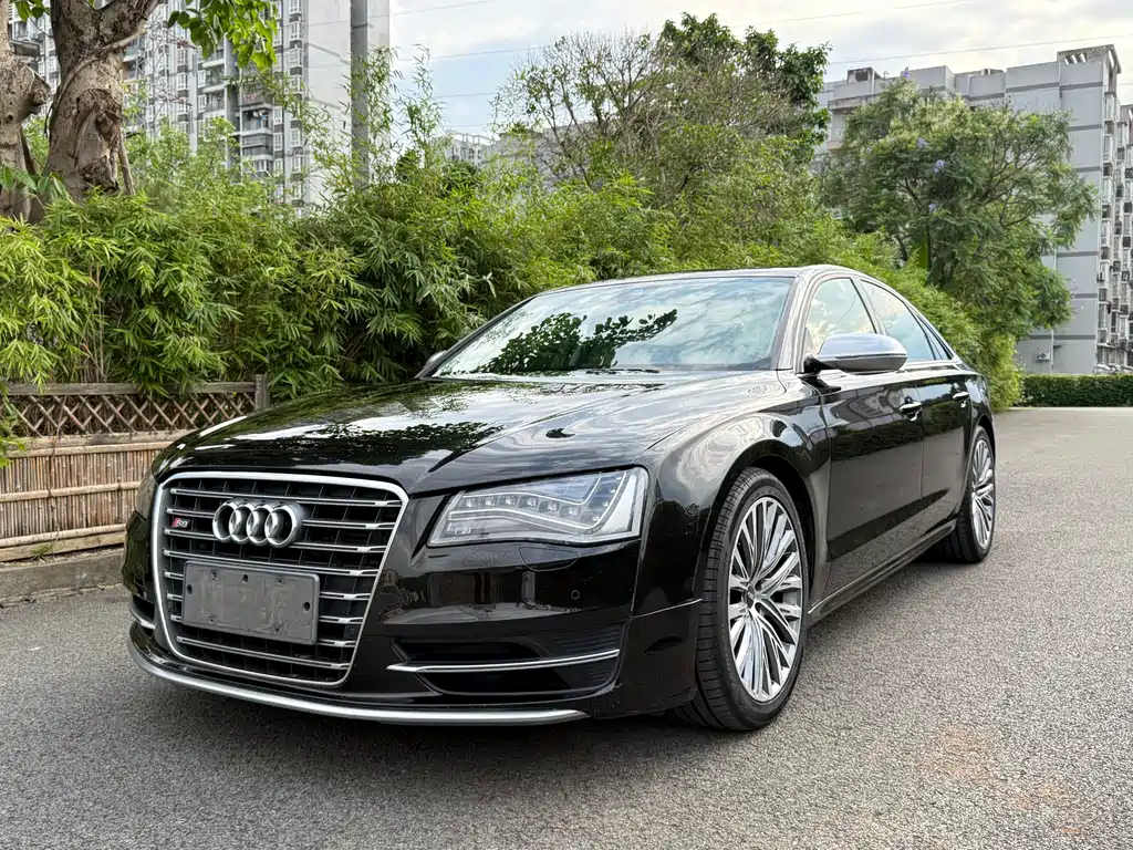Audi S8 2014 — фото 1