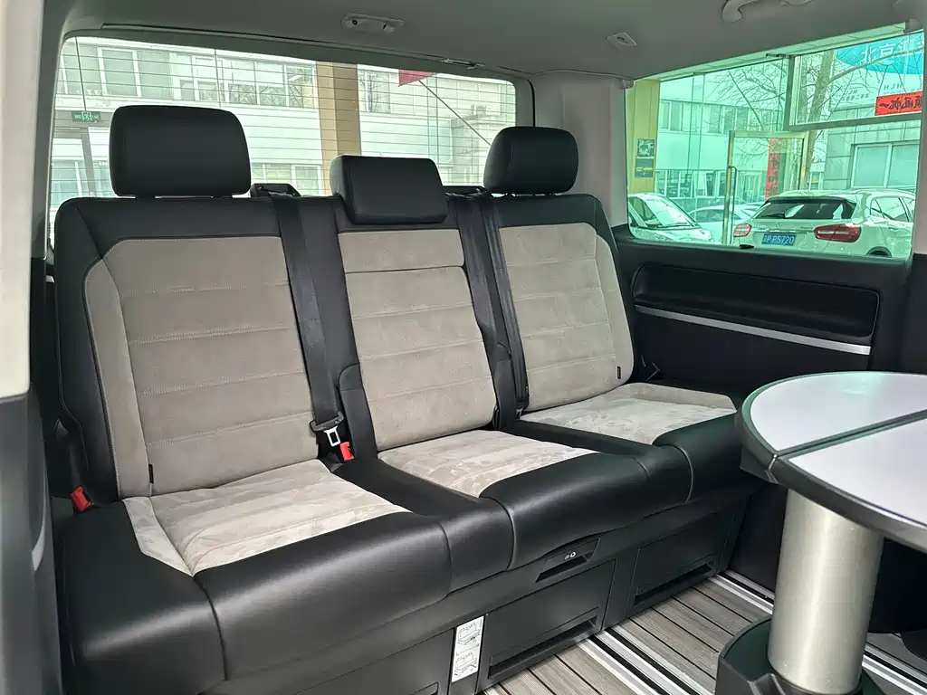 Volkswagen Multivan 2018 — фото 36