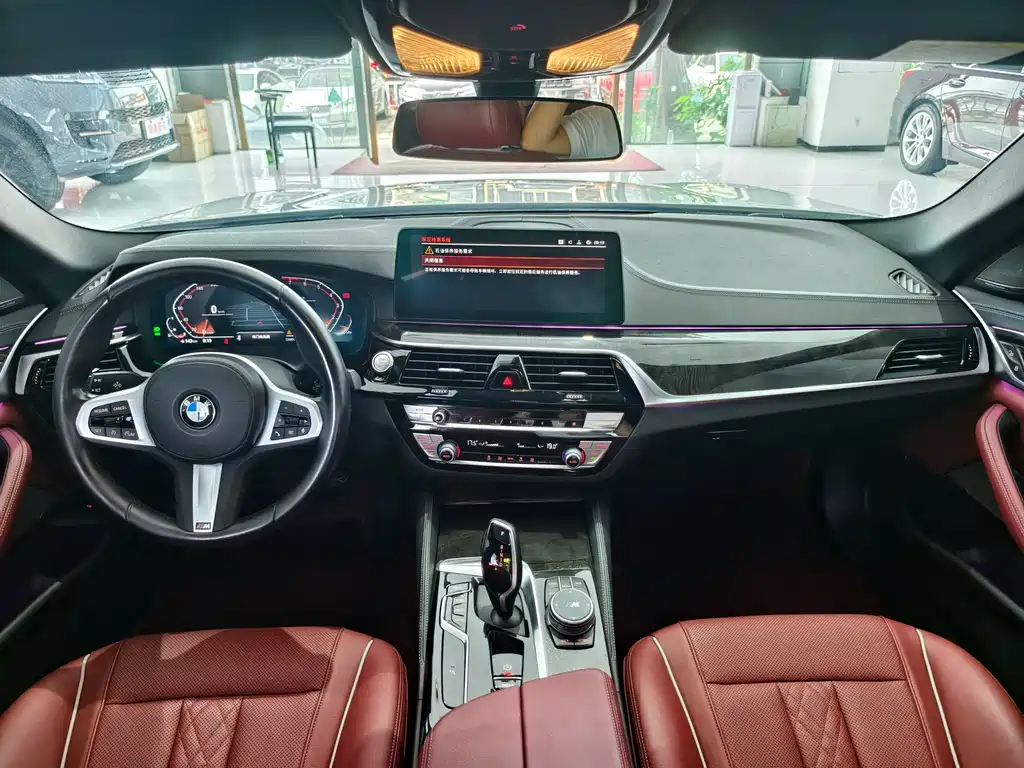 BMW 5 Series 2022 — фото 9