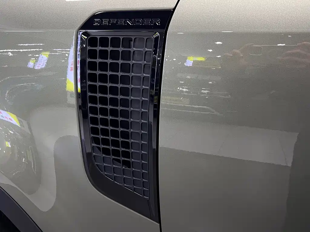 Land Rover Defender 2022 — фото 10