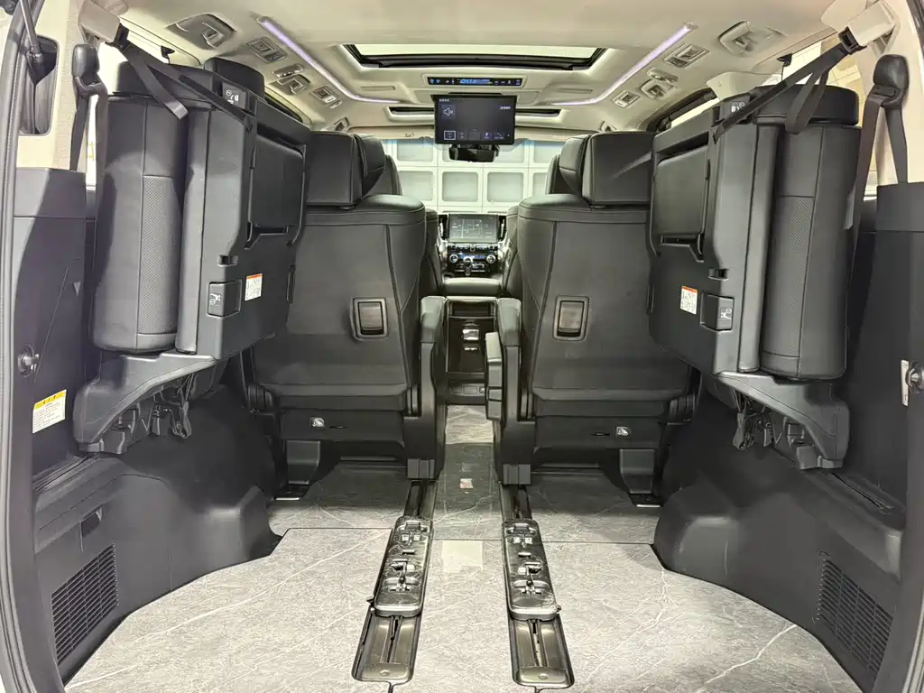 Toyota Vellfire 2020 — фото 27