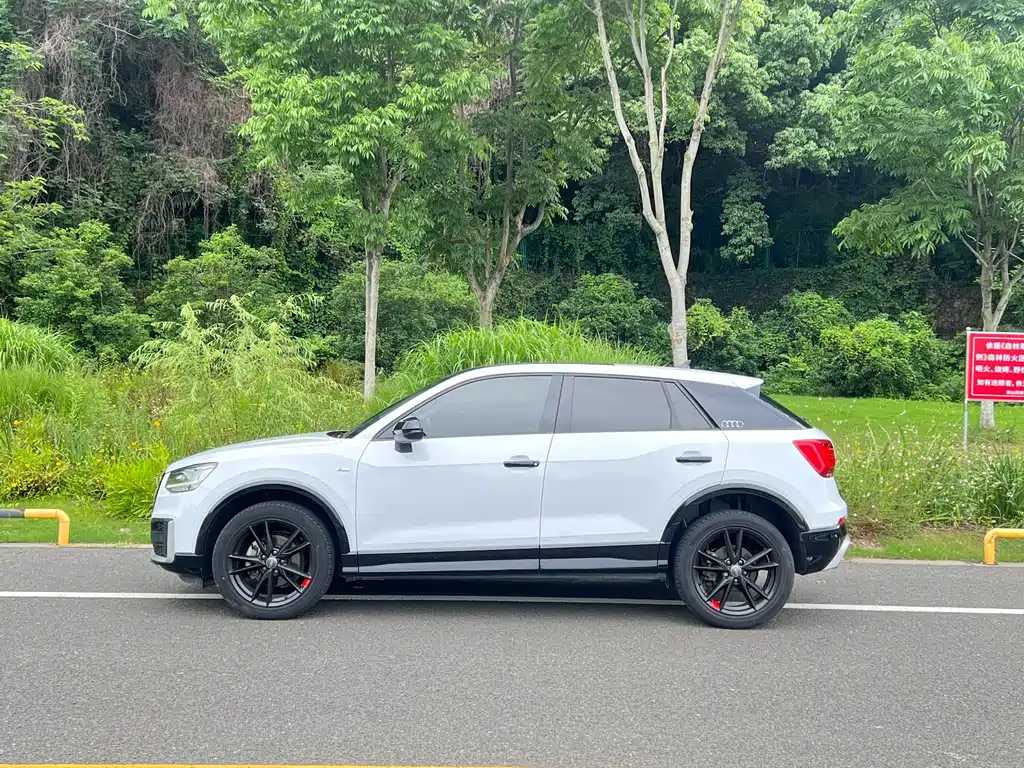 Audi Q2L 2021
