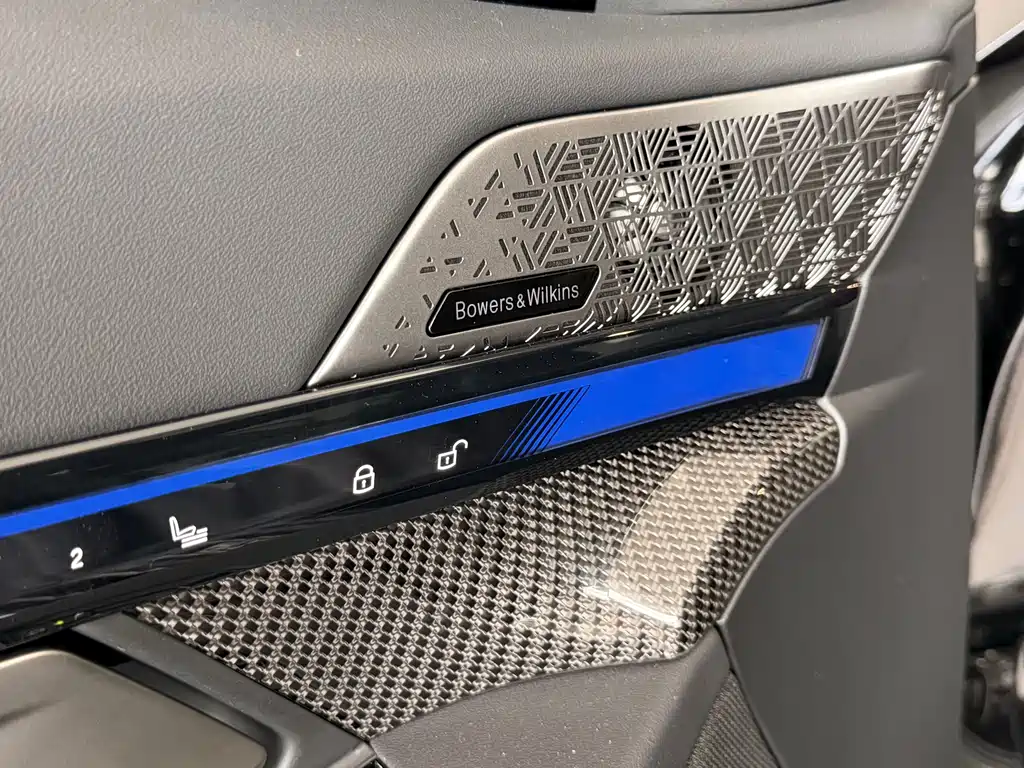 BMW M5 New Energy 2026 — фото 12