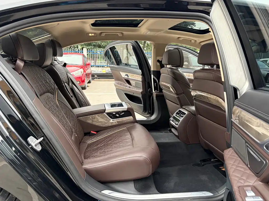 BMW 7 Series 2021 — фото 15