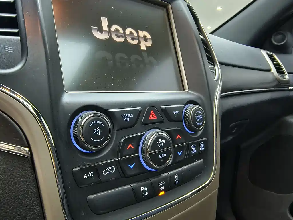 Jeep Grand Cherokee 2016 — фото 16