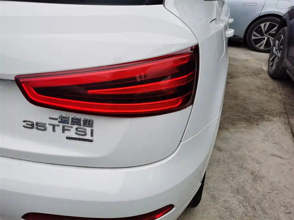 Audi Q3 2015 — фото 24
