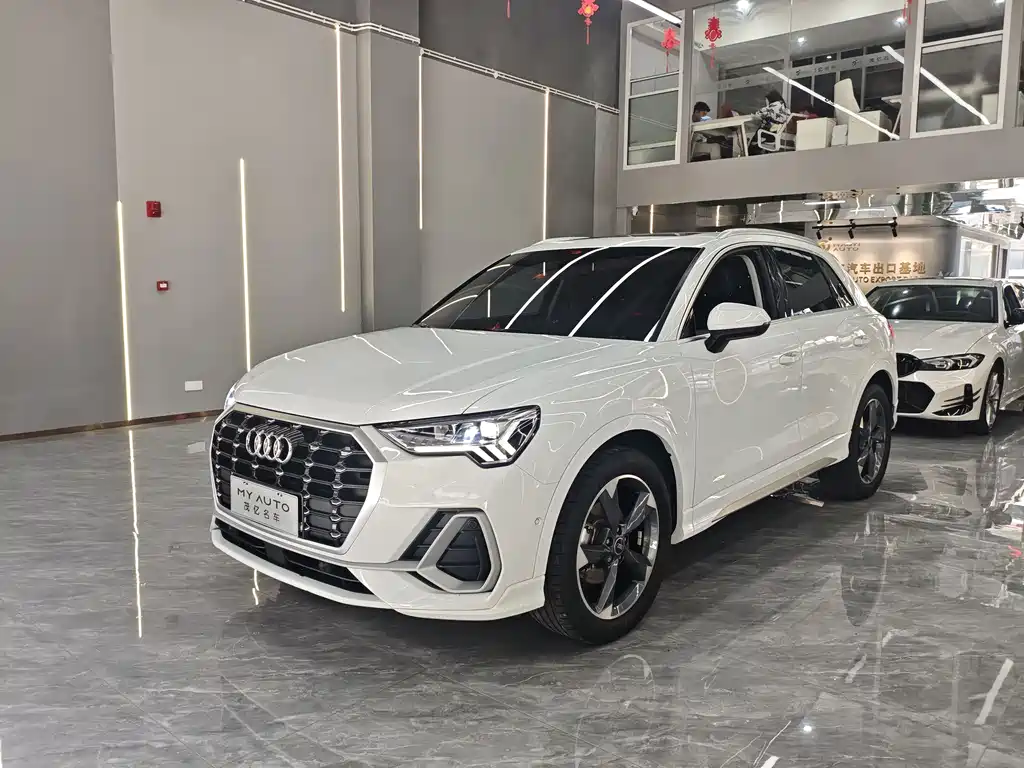 Audi Q3 2022 — фото 1