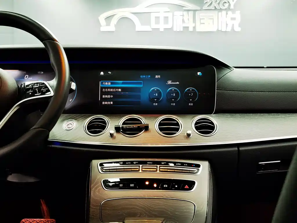 Mercedes-Benz E-Class 2021 — фото 13