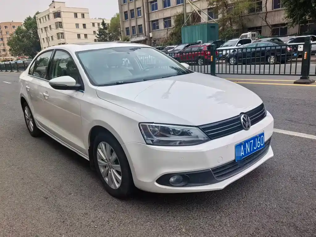 Volkswagen Sagitar 2014