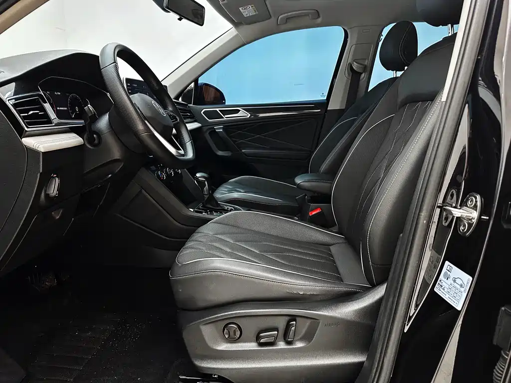 Volkswagen Tiguan L 2023 — фото 11