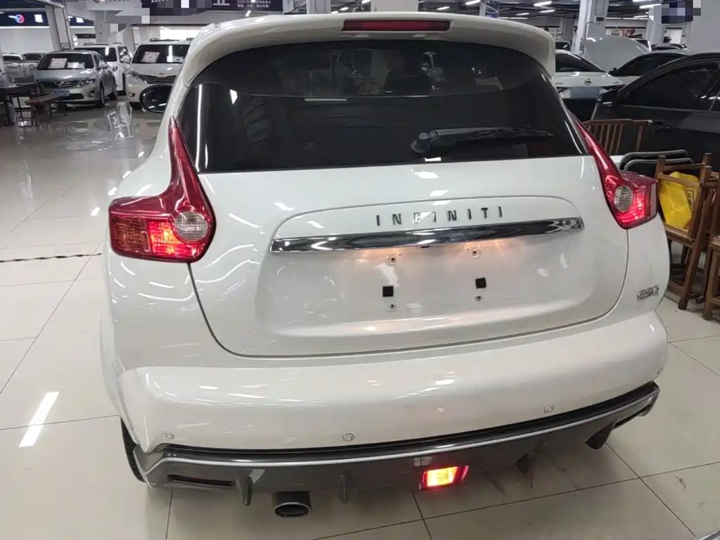Infiniti ESQ 2017
