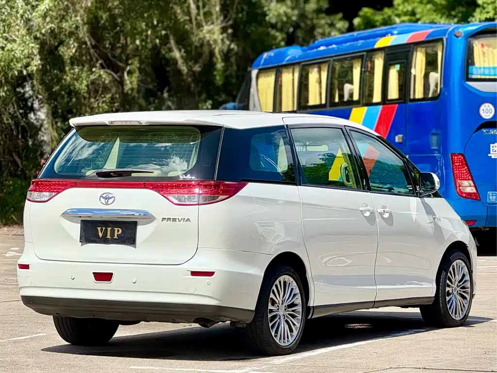Toyota Previa 2012 — фото 22