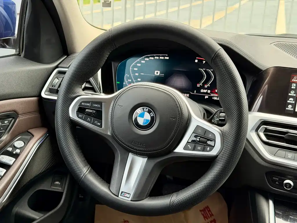 BMW 3 Series 2019 — фото 10