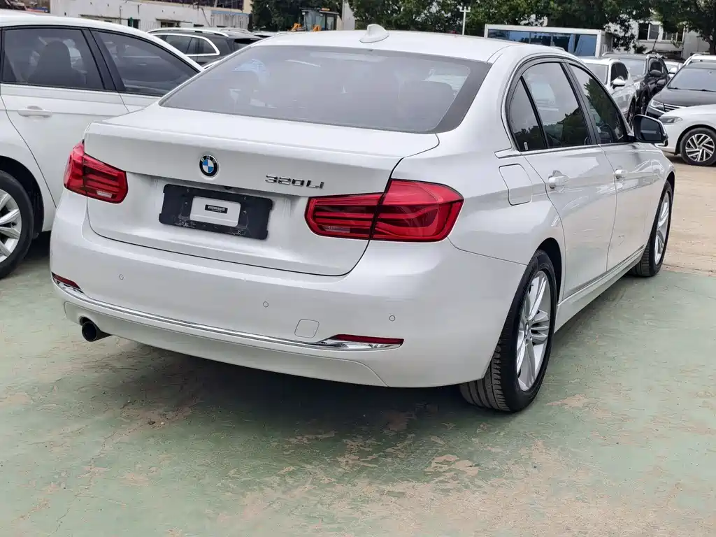 BMW 3 Series 2016 — фото 12