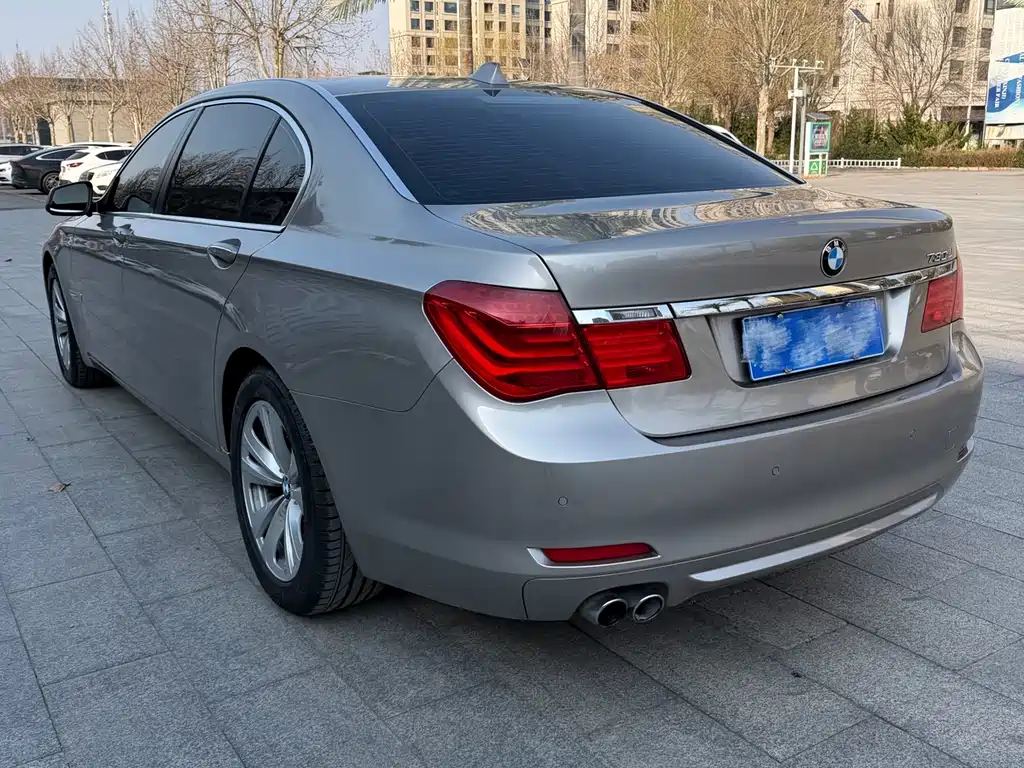 BMW 7 Series 2011 — фото 3