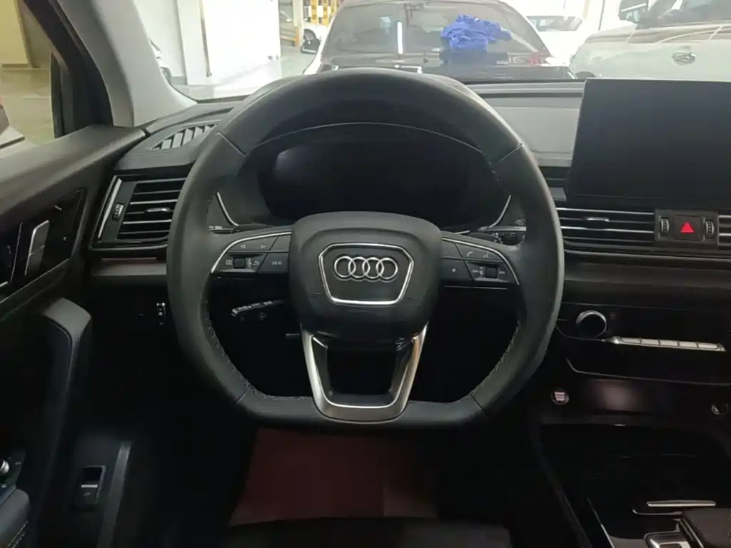 Audi Q5L 2025 — фото 11