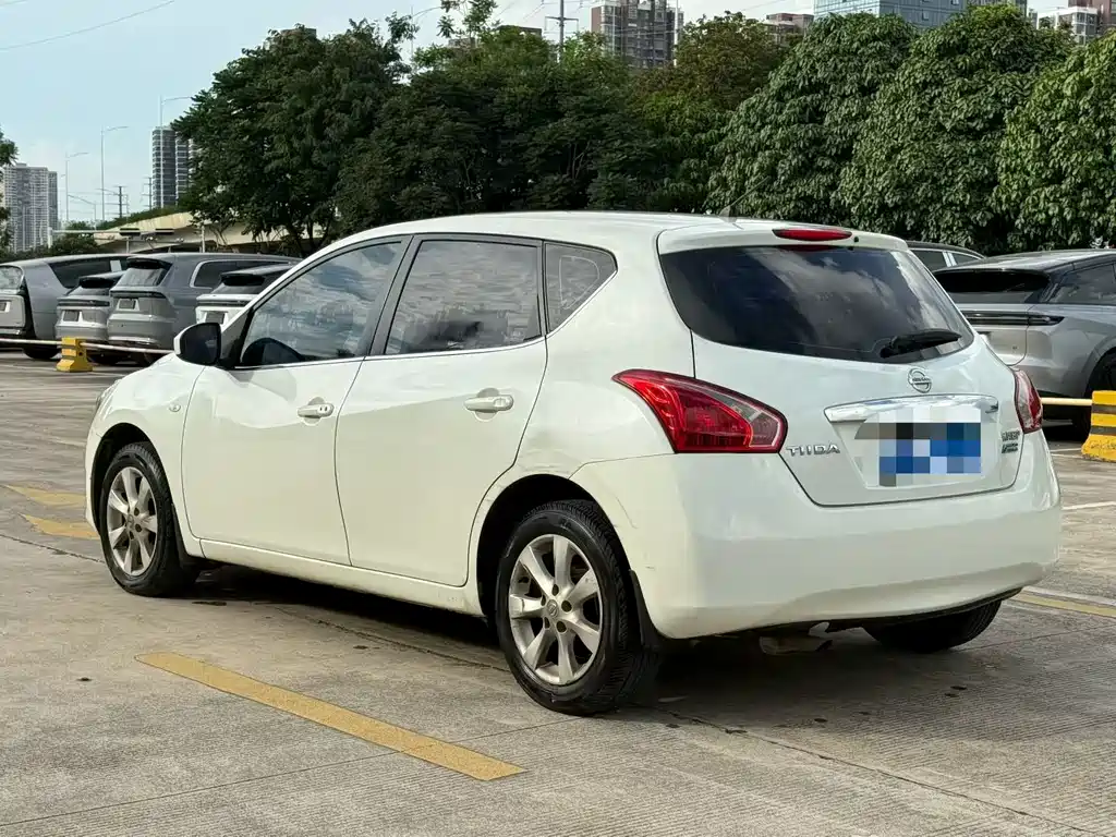 Nissan Tiida 2015 — фото 3