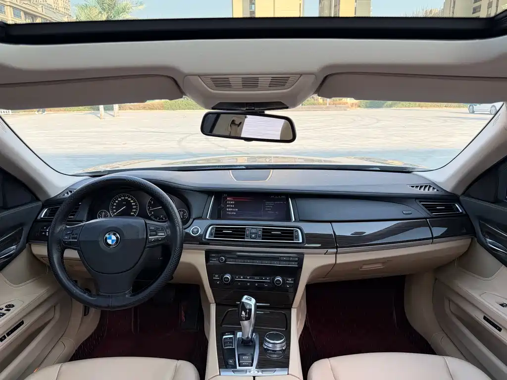 BMW 7 Series 2011 — фото 12
