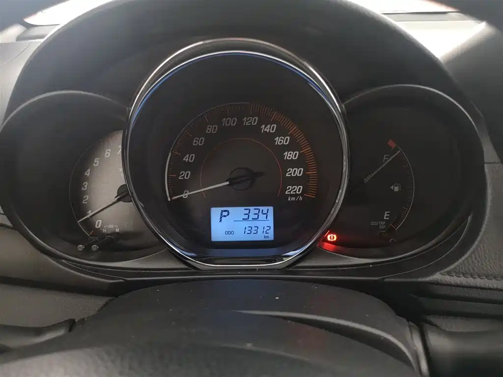 Toyota Yaris L 2020 — фото 8