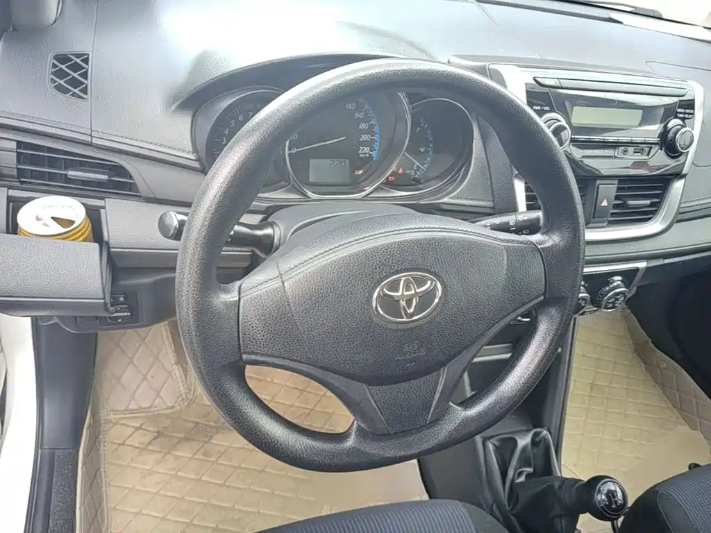 Toyota Yaris L 2017 — фото 11