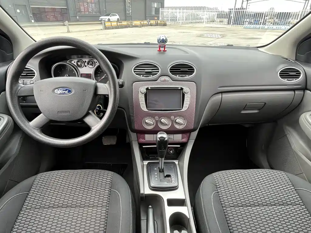Ford Focus 2014 — фото 26