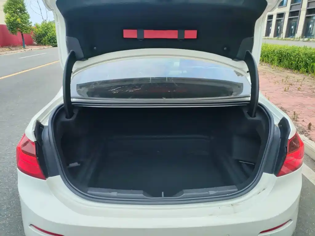 BMW 1 Series 2018 — фото 19