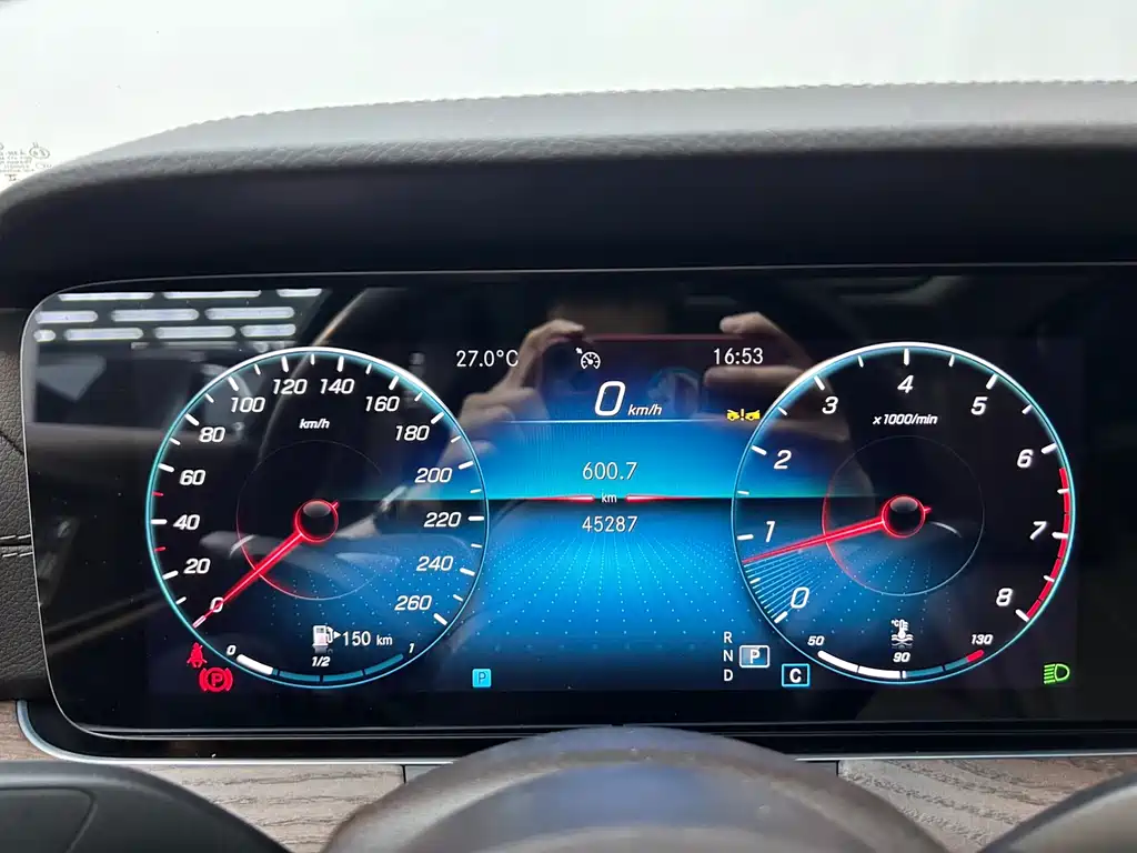 Mercedes-Benz E-Class 2023 — фото 14