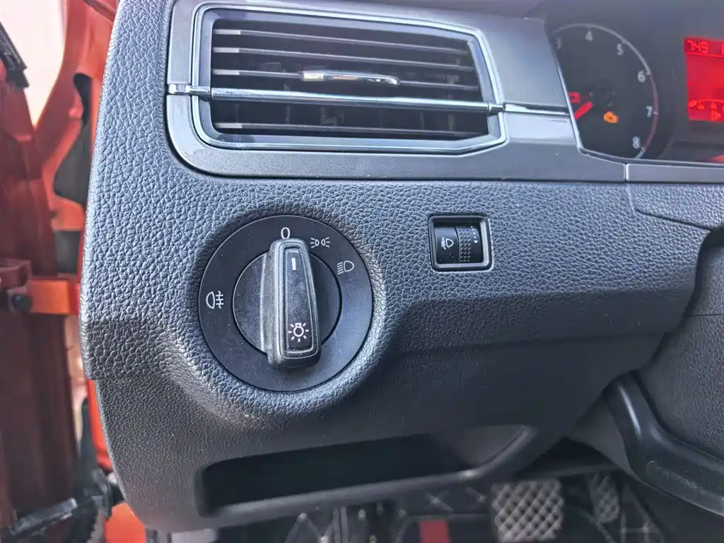 Volkswagen Santana 2018 — фото 16