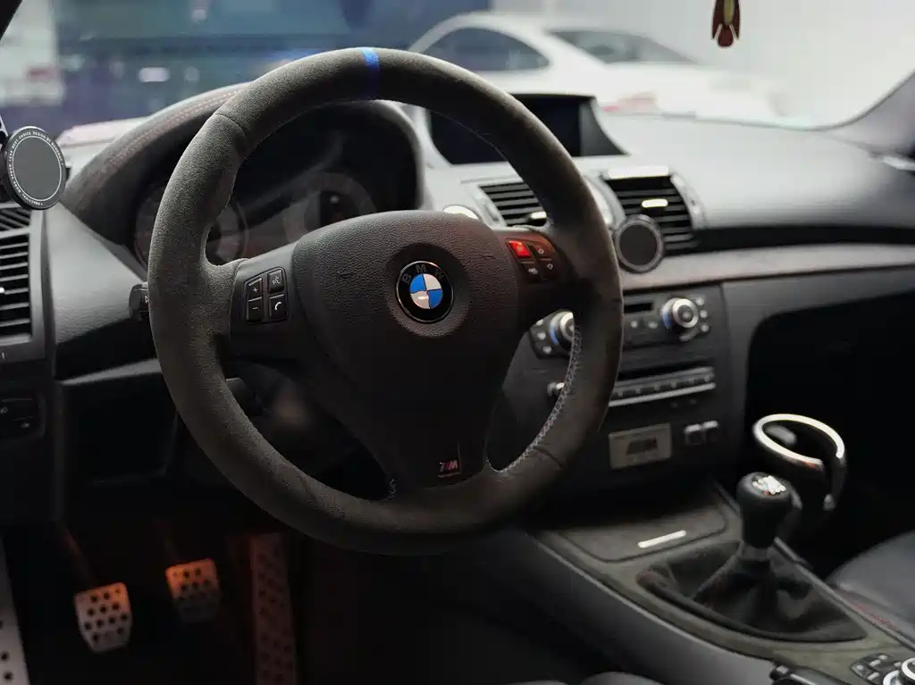 BMW 1 Series M 2012 — фото 13