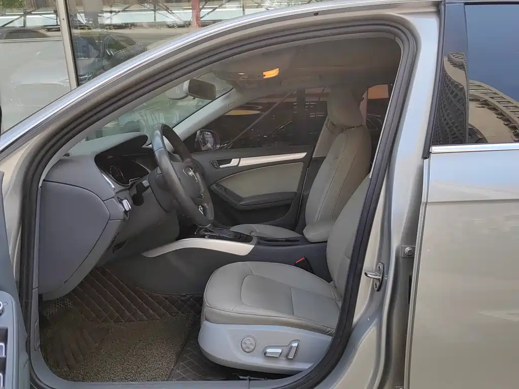 Audi A4L 2015